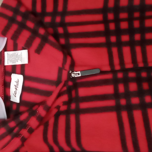 Le Moda Red/Black Plaid Full Zip, Hooded, Double Pocket, Poncho One Size - Picture 5 of 6